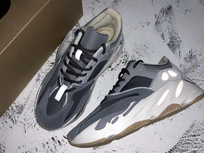 FV9922 v2 Boost 700 'Magnet' Yeezy Adidas 0729